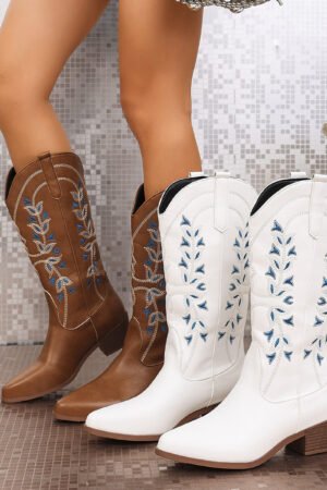 Womenās Chunky Heel Cowboy Boots